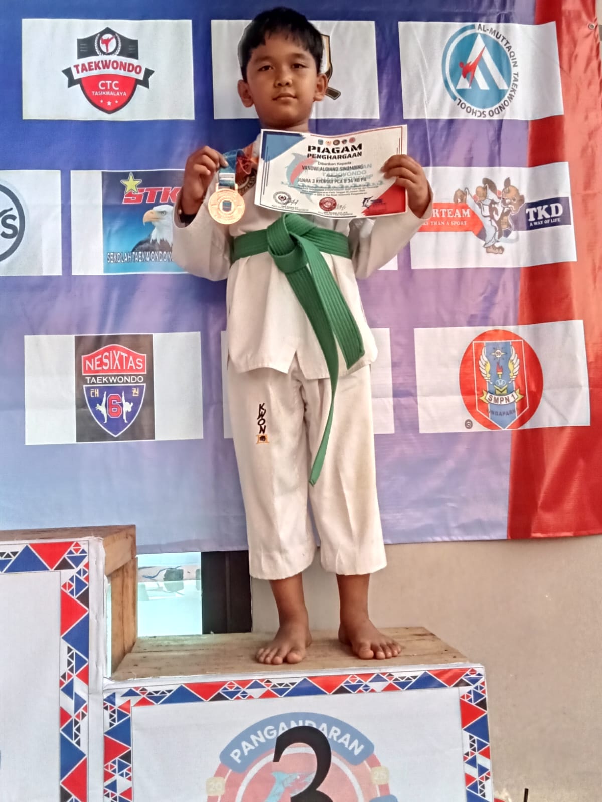 Vandwi Aldiano Sihombing Juara 3 di Pangandaran Taekwondo Championship 2025 sdk 4 bina bakti tasikmalaya